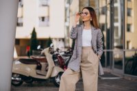 De kunst van het zakelijke chique: Wat een vrouw in haar garderobe moet hebben
